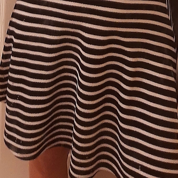 Trixxi Matching Cropped Top/Skirt Outfit Blk/Wh Striped CrisCross Open Back Sz 1 - Picture 5 of 9